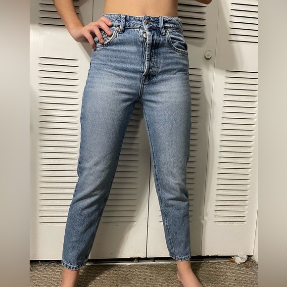 STRADIVARIUS WOMEN'S HIGH WAIST SKY BLUE JEAN, buttons SIZE 02 - Picture 13 of 16